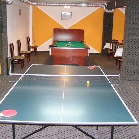 Denisa Hotel オトペニ エクステリア 写真