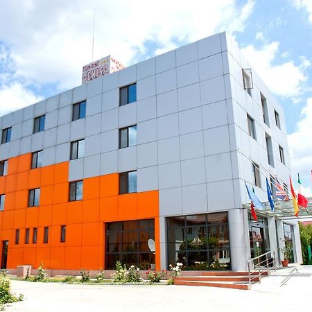 Denisa Hotel オトペニ エクステリア 写真