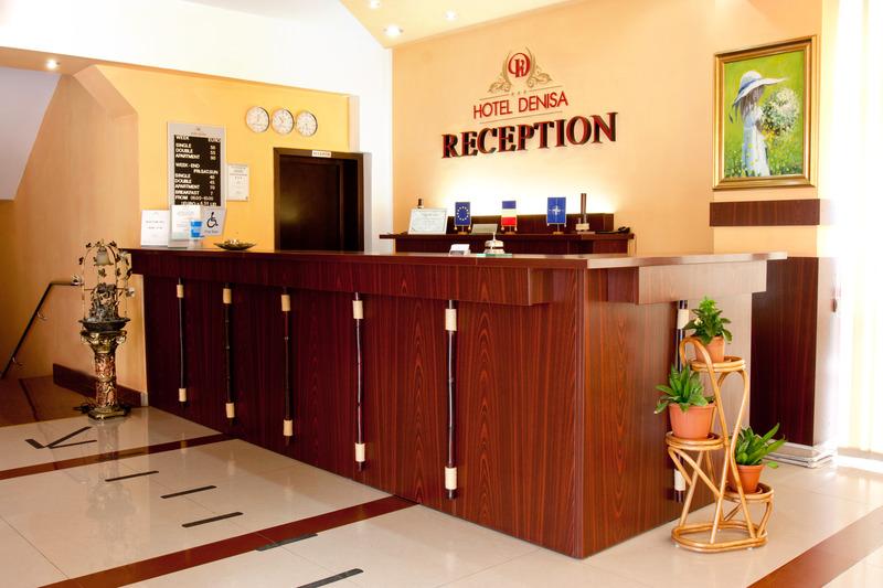 Denisa Hotel オトペニ エクステリア 写真