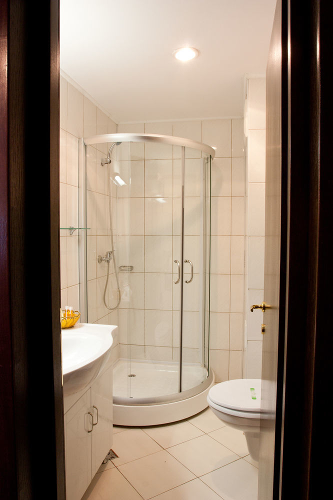 Denisa Hotel オトペニ エクステリア 写真
